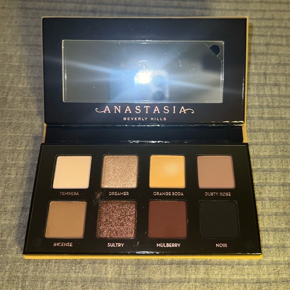 Anastasia Beverly Hills Mini Soft Glam II Eye Shadow Palette. - Picture 4 of 5